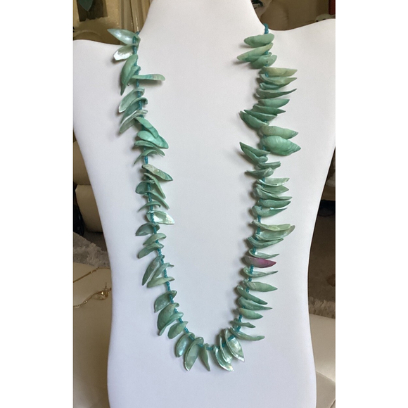 Seashell Muscles Statement Necklace Light Green Iridescent Beach Jewelry Exotic - Picture 1 of 8
